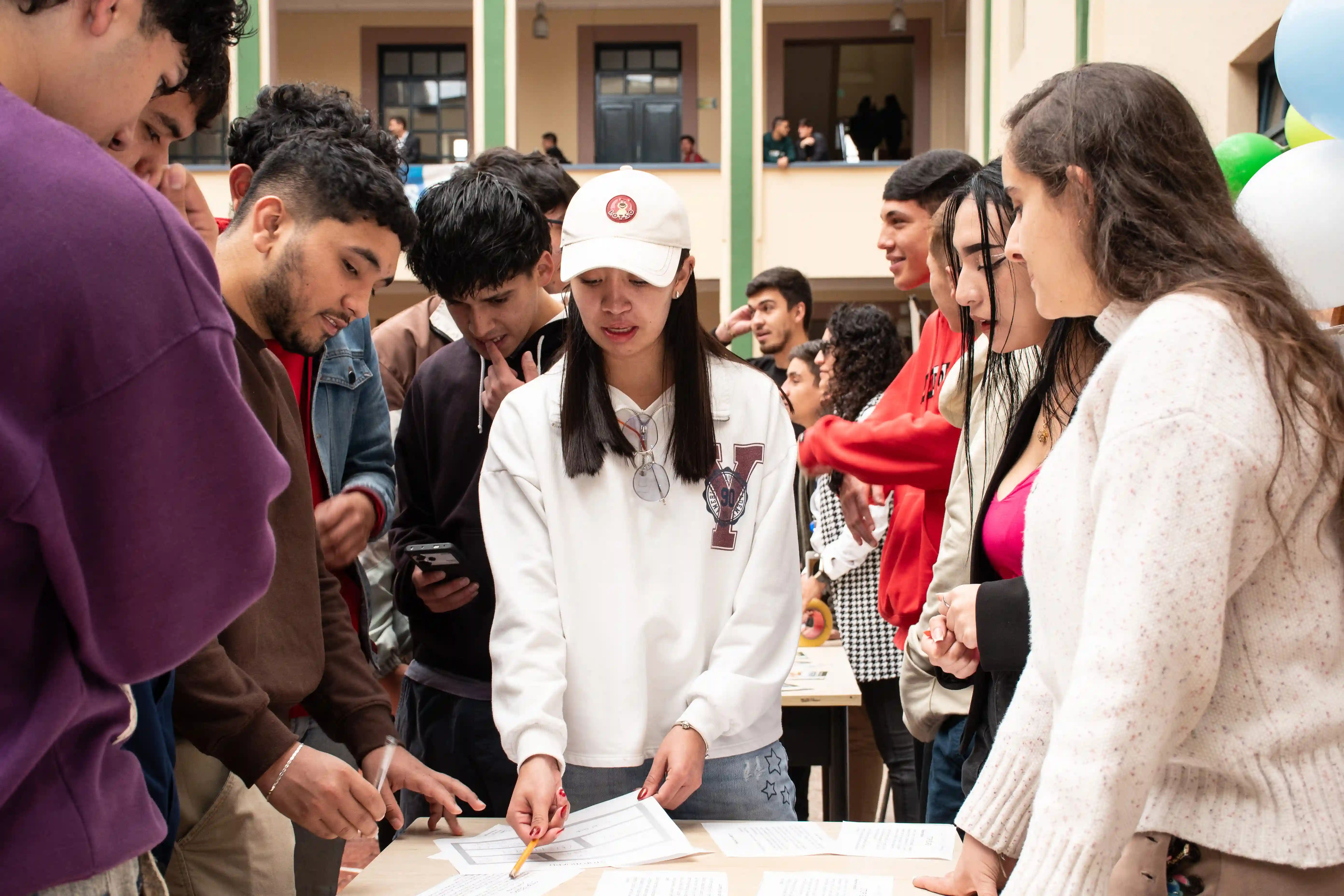  Más de 350 estudiantes participaron en la 2. Feria de Servicios Académicos de la Juan